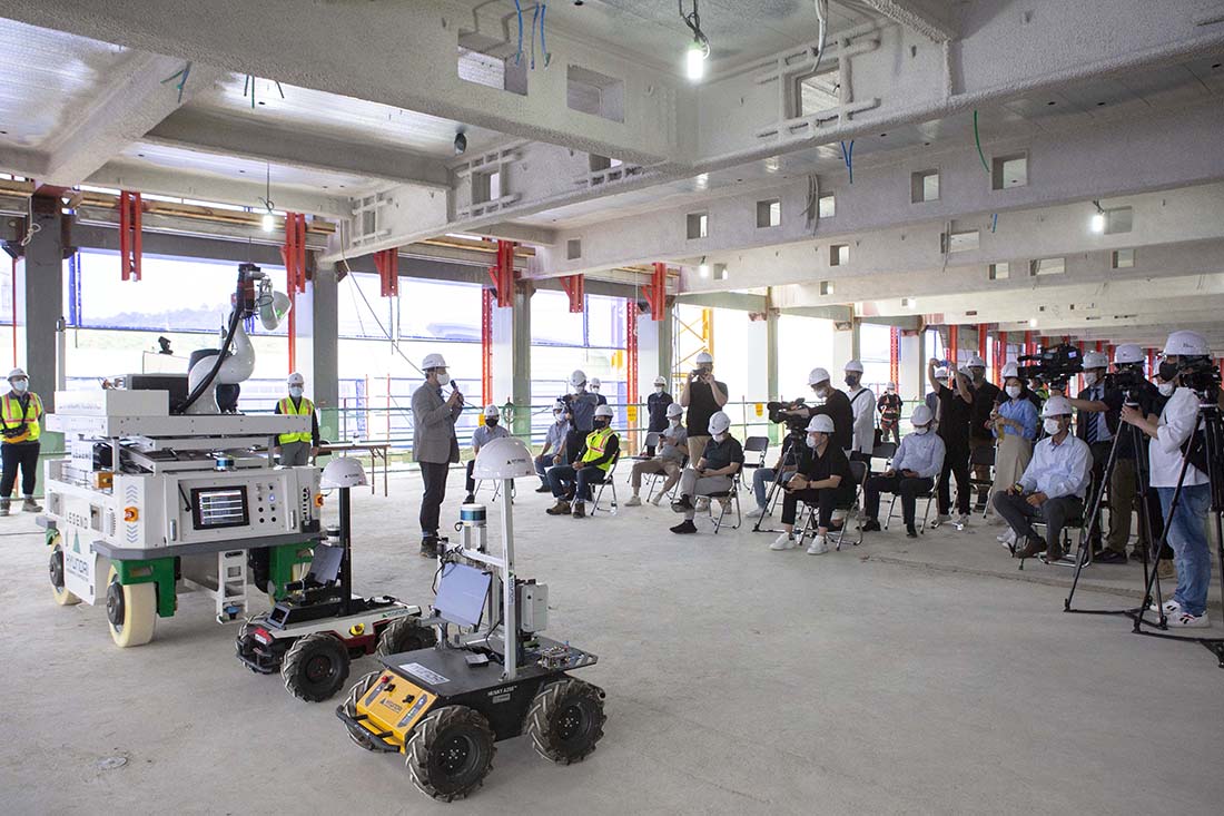 Hyundai E&C holds demonstration of construction robots